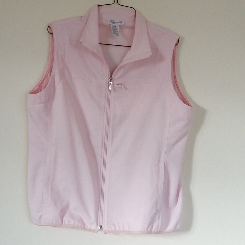 NWOT, JEANNE   PIERRE, ladies zip up vest..Size XL